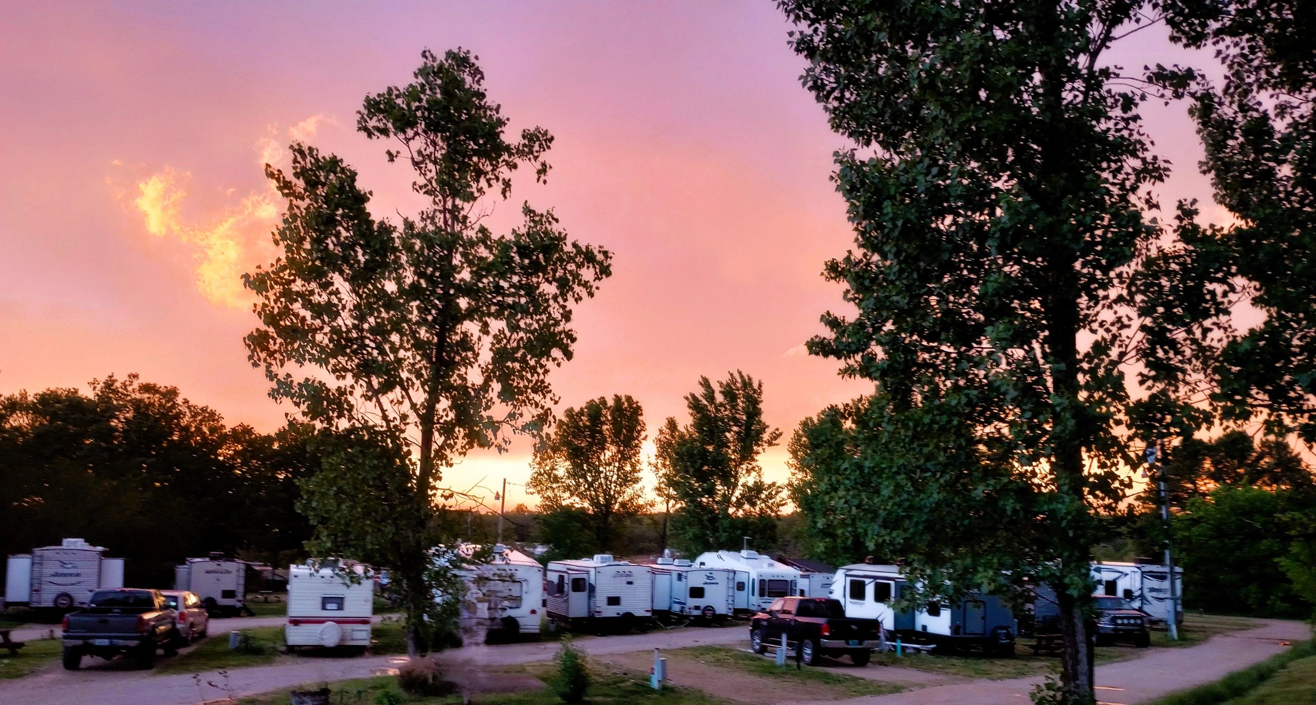 Scenic RV campground nestled in Missouri Ozarks trees
